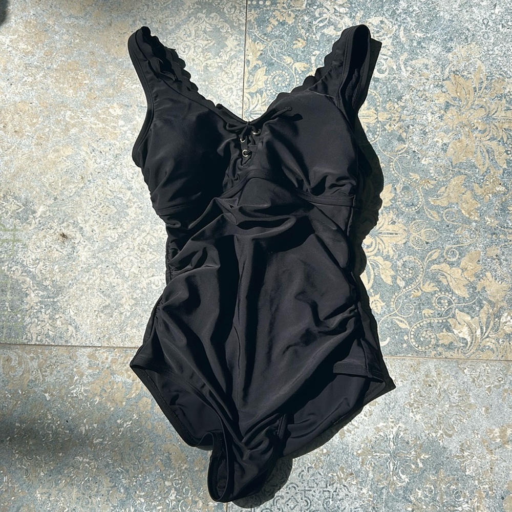 Kona sol size small bathing suit, scallop, neck, line, shirred middle